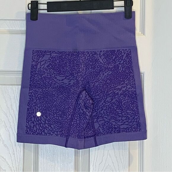 Lululemon Sculpt Biker Shorts Iris Flower Floral Stretchy Size 4 - Picture 2 of 9